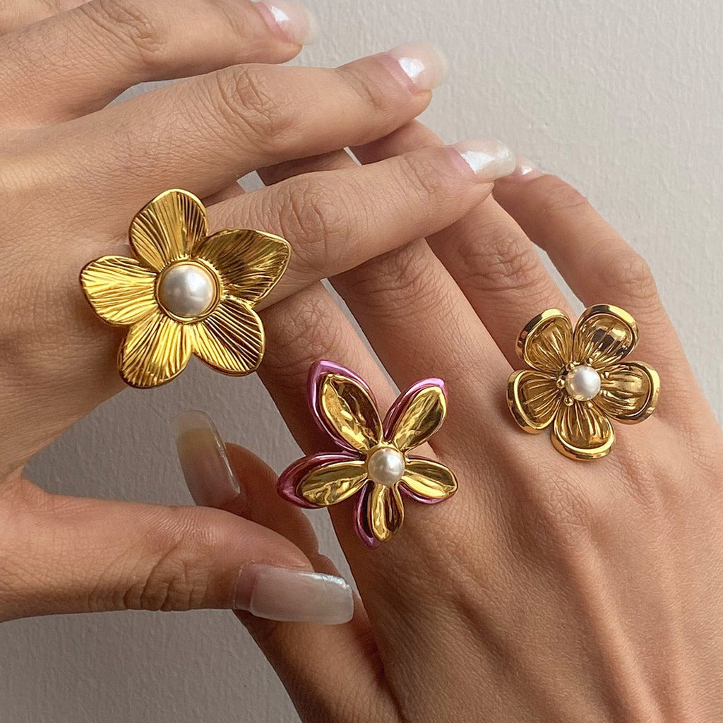 18K Gold Pearl Flower Ring