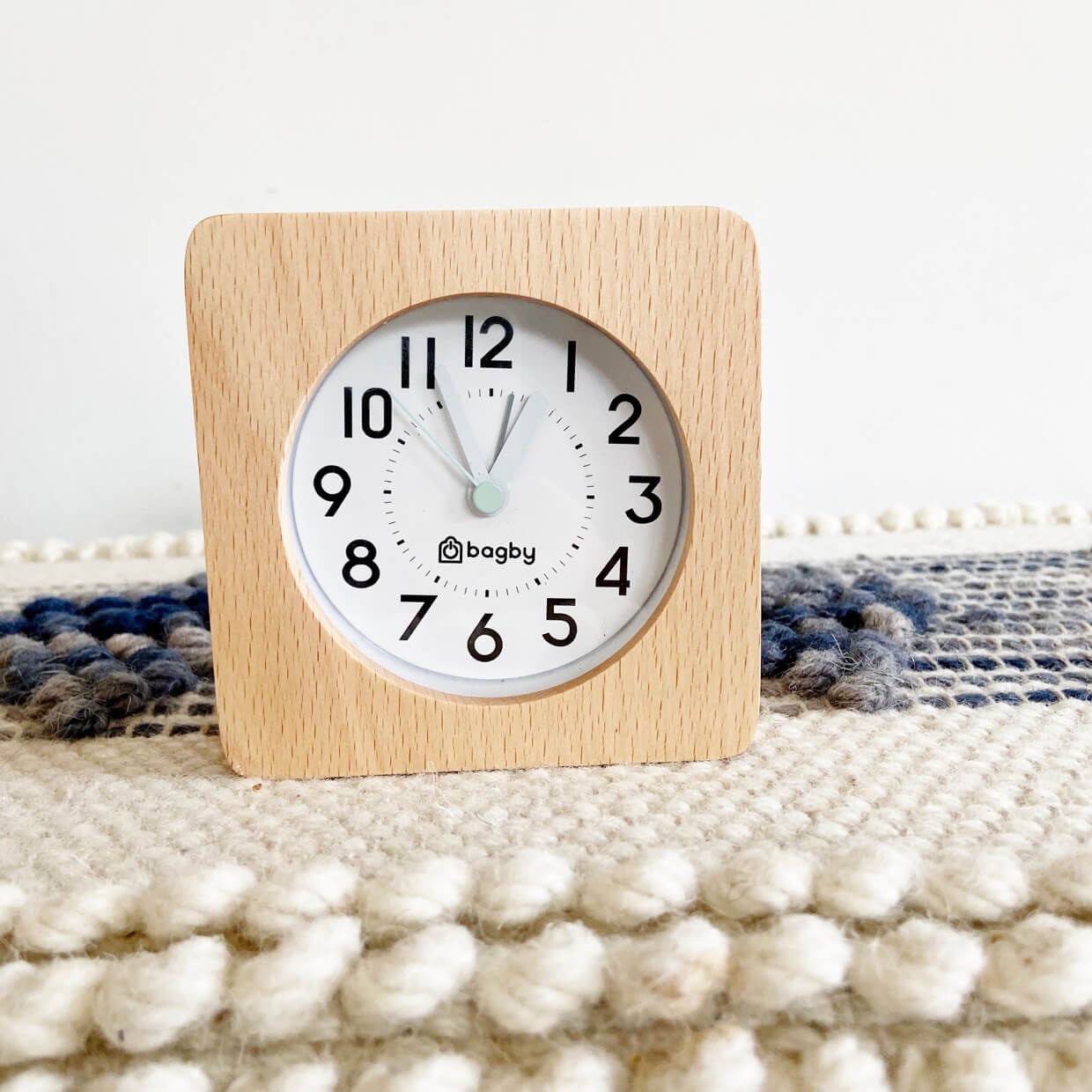 Bagby FARMHOUSE – Silent Alarm Clock