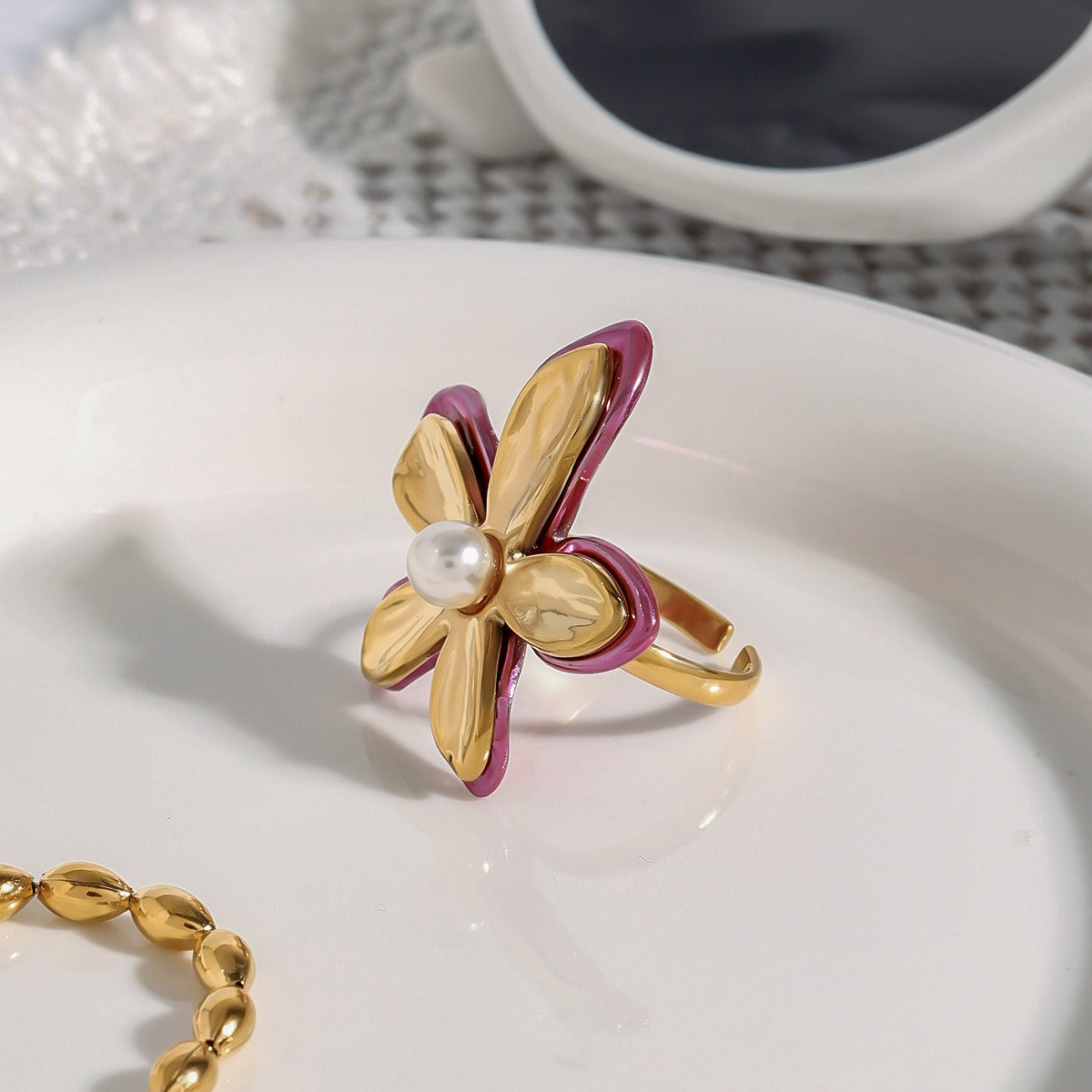 18K Gold Pearl Flower Ring