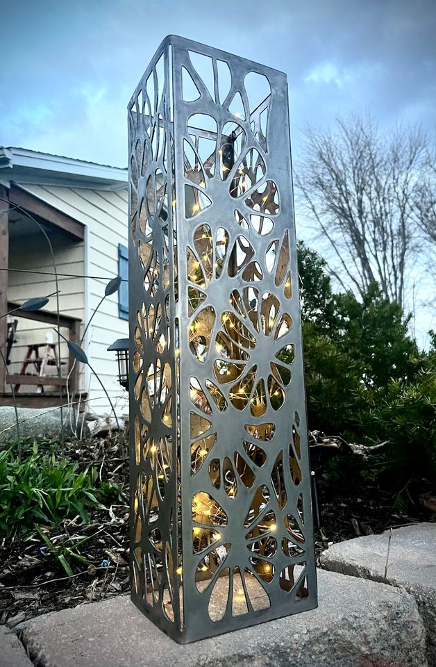 Floral Burst Steel Solar Luminary Pillar