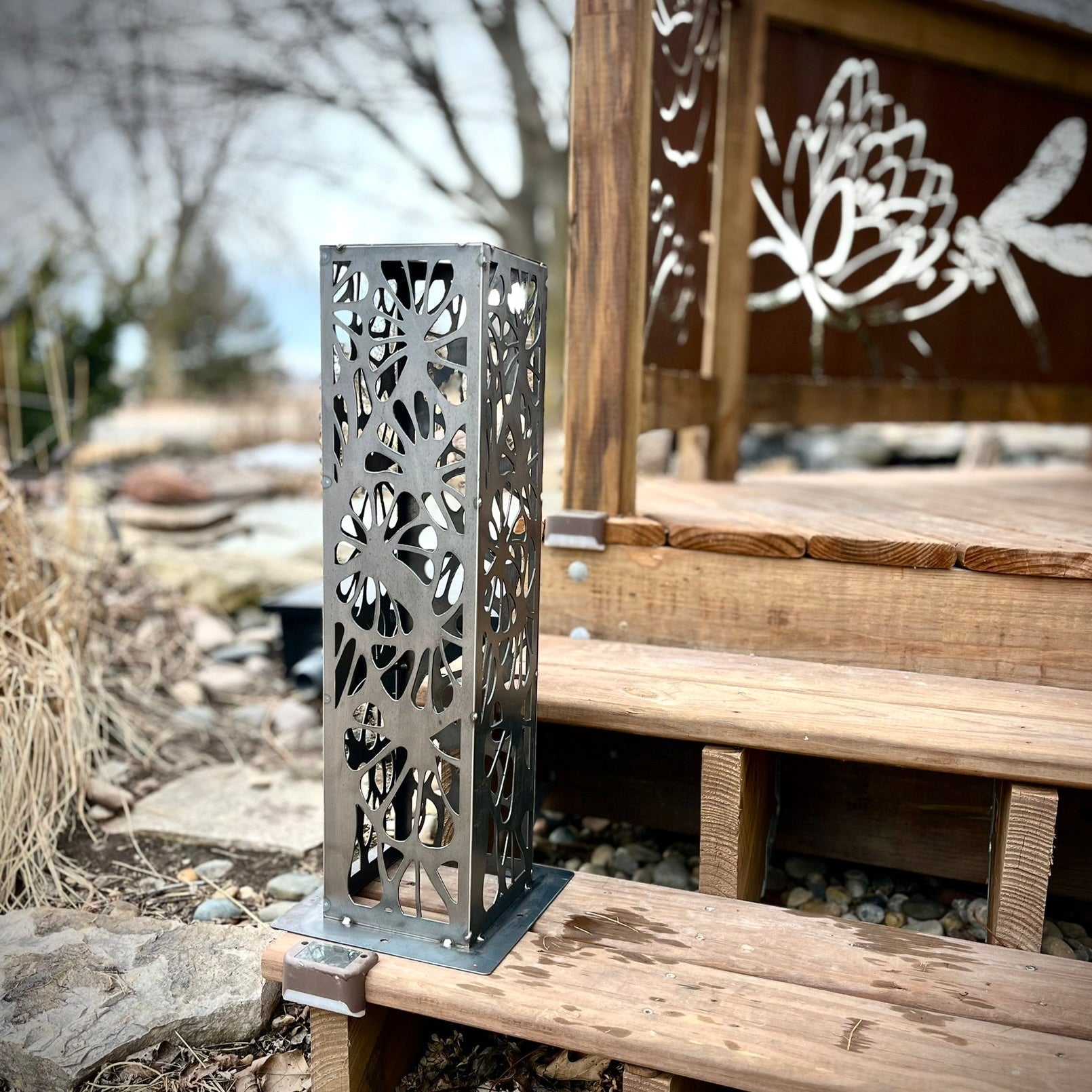 Floral Burst Steel Solar Luminary Pillar