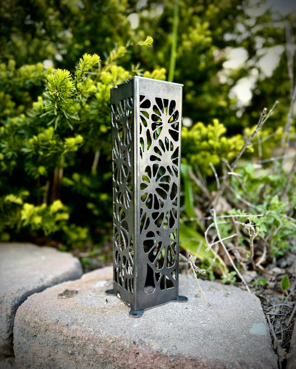 Floral Burst Steel Solar Luminary Pillar