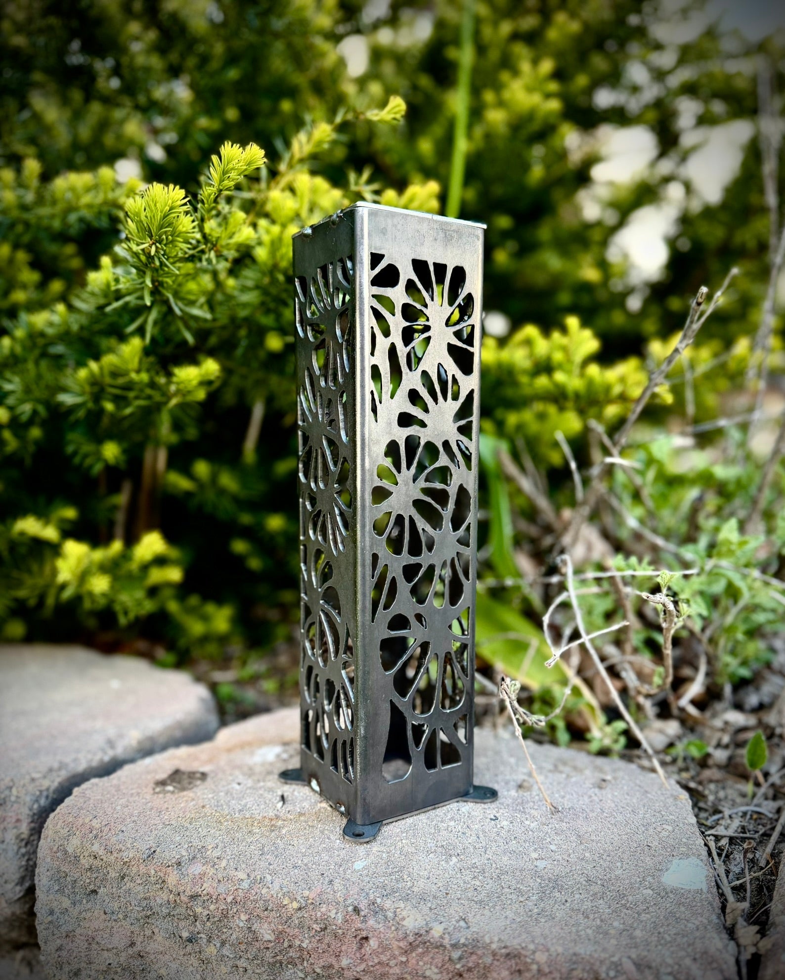 Floral Burst Steel Solar Luminary Pillar