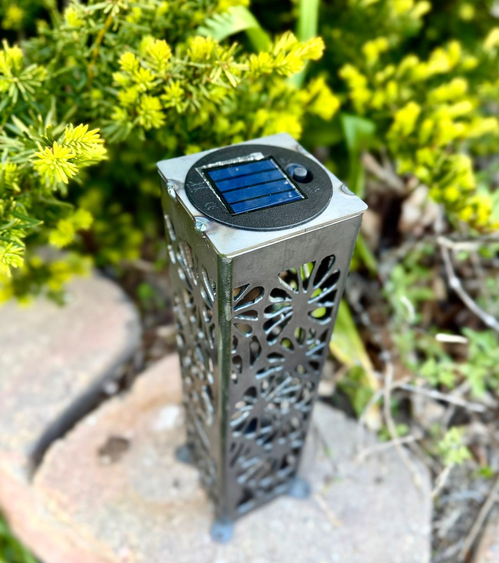 Floral Burst Steel Solar Luminary Pillar