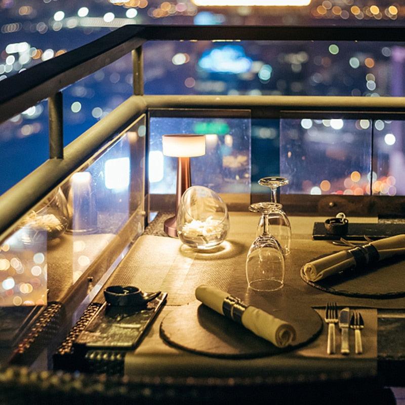 USB Dimming LED Table Lamp with Wireless Charging
